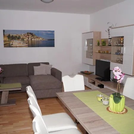 Lisa Nyaraló Vodice